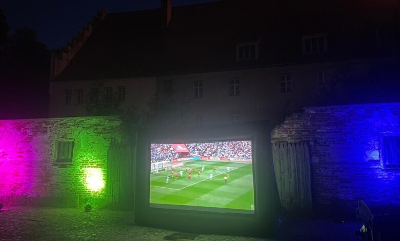 Public Viewing im Tikuna Biergarten